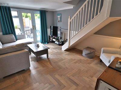 LOUNGE/DINING ROOM